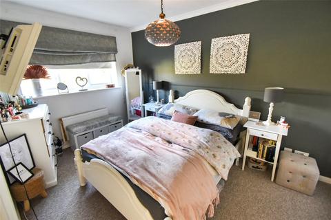119 Ravenscroft, Hook, RG27 9NP