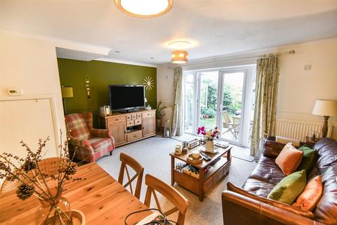 119 Ravenscroft, Hook, RG27 9NP