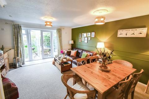 119 Ravenscroft, Hook, RG27 9NP
