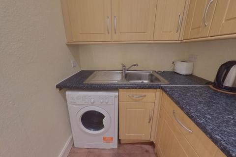 3 bedroom flat to rent, Drum Terrace, Edinburgh, EH7