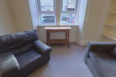 3 bedroom flat to rent, Drum Terrace, Edinburgh, EH7