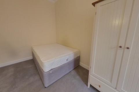 3 bedroom flat to rent, Drum Terrace, Edinburgh, EH7