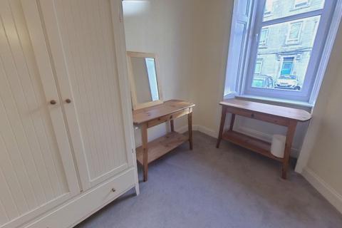 3 bedroom flat to rent, Drum Terrace, Edinburgh, EH7