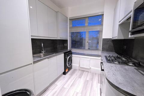 2 bedroom flat to rent, Whitchurch Lane, Edgware, HA8