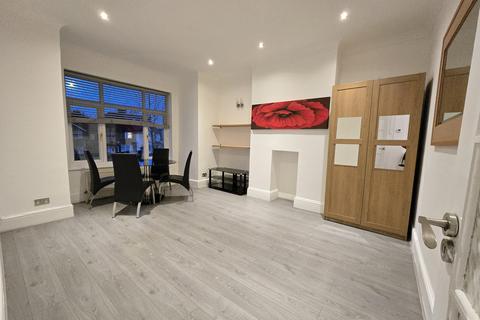 2 bedroom flat to rent, Whitchurch Lane, Edgware, HA8
