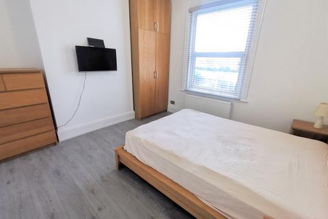 2 bedroom flat to rent, Whitchurch Lane, Edgware, HA8