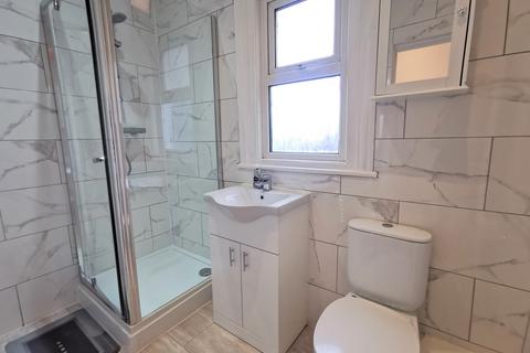 2 bedroom flat to rent, Whitchurch Lane, Edgware, HA8