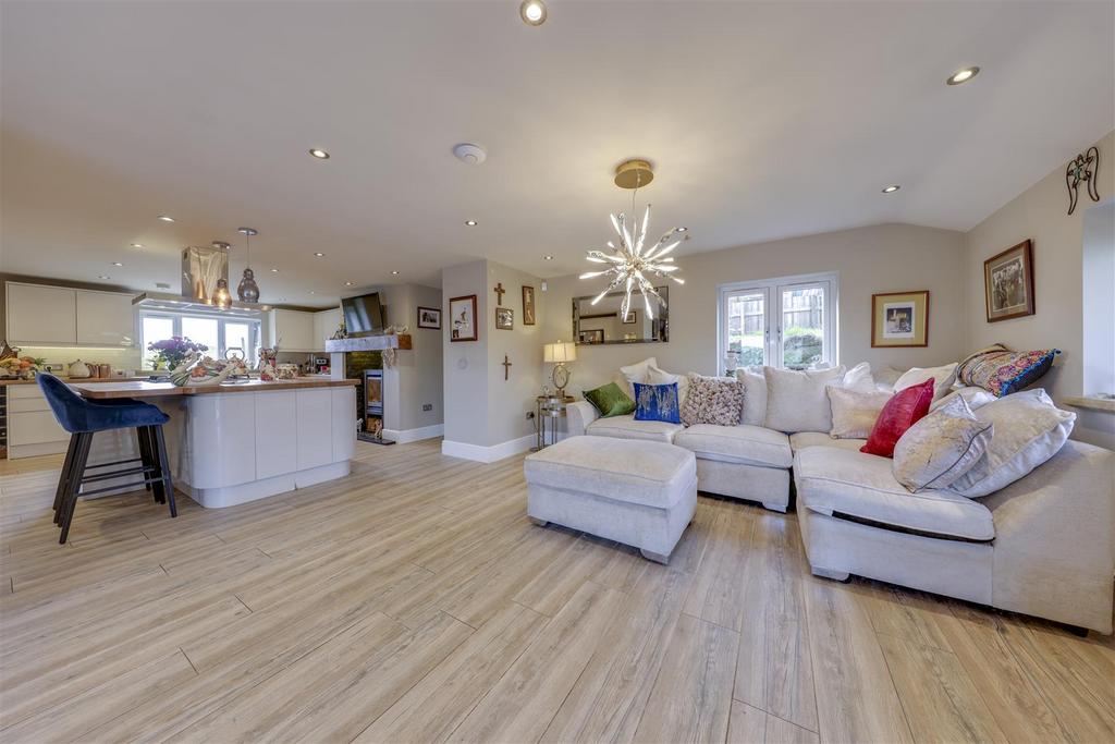 Open to Dining / Living