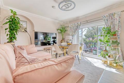 1 bedroom apartment for sale, Cambridge Court, Cambridge Road, Southend-on-Sea, Essex, SS1