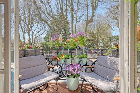 1 bedroom apartment for sale, Cambridge Court, Cambridge Road, Southend-on-Sea, Essex, SS1
