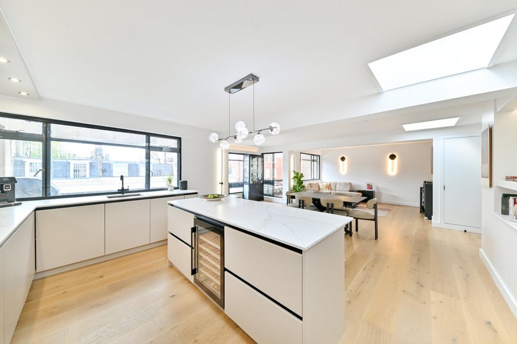 Kitchen / Dining