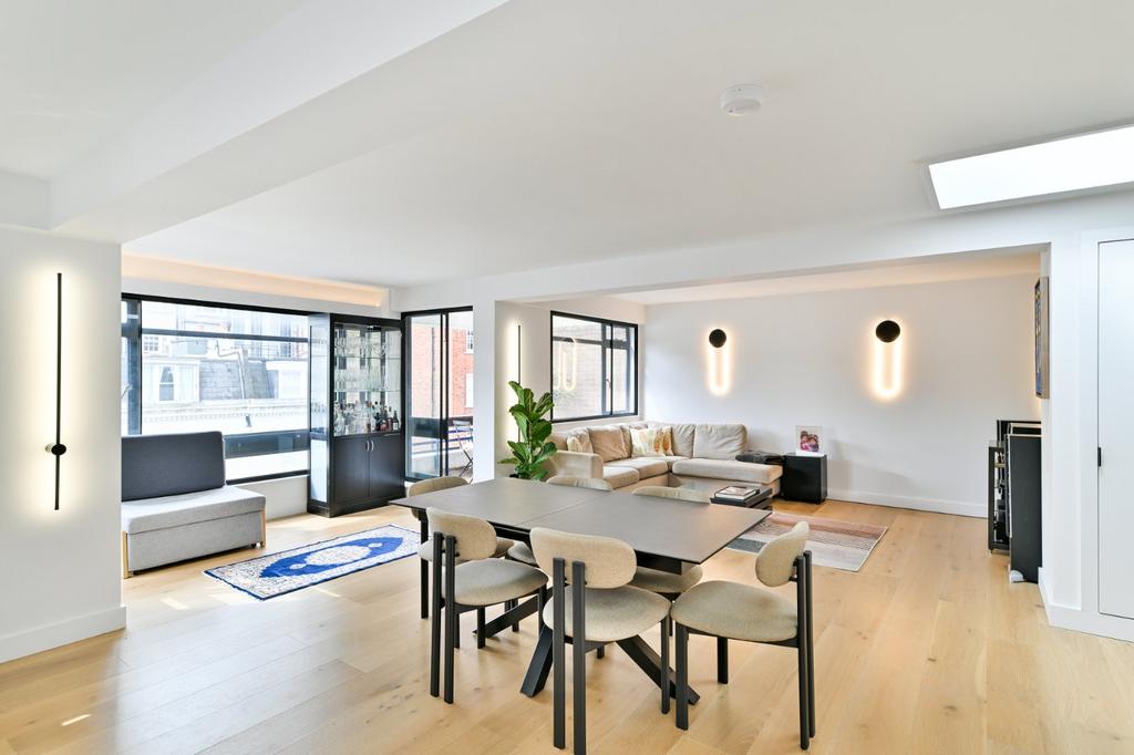 Dining Onto Terraces