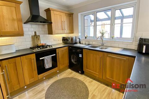 3 bedroom detached house for sale, The Crest, Linton DE12
