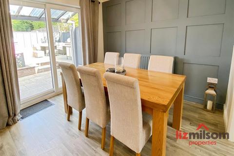 undefined, The Crest, Linton DE12