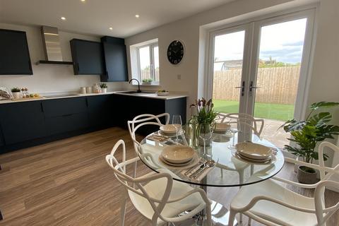 4 bedroom semi-detached house for sale, Mount Road, Castle Gresley, Swadlincote DE11