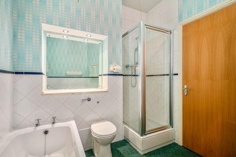 2 bedroom flat for sale, The Hawthornes, Mill Lane, Birkenshaw,