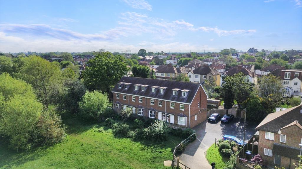 Meldone Close, Surbiton KT5 3 bed terraced house - £750,000