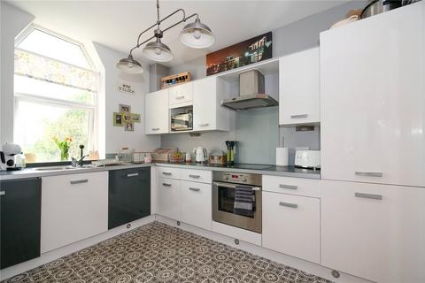 2 bedroom flat for sale, Browgate, Shipley BD17