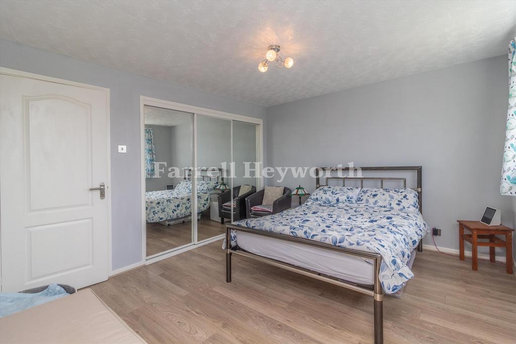 Bedroom 1 image 2