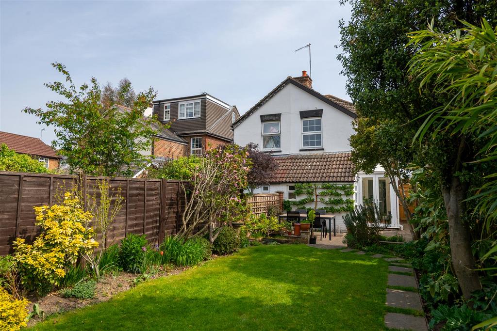 3 Hurst Road externals-10.jpg