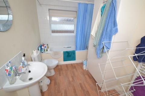 3 bedroom detached house to rent, Derby Street, Beeston NG9