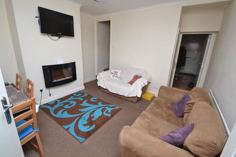 3 bedroom detached house to rent, Derby Street, Beeston NG9