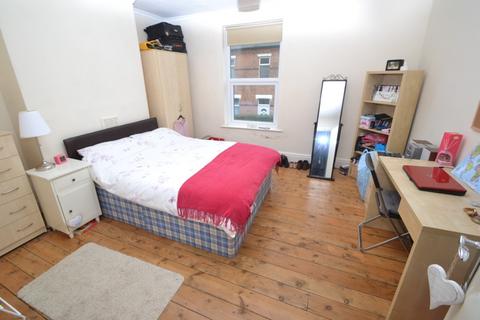 3 bedroom detached house to rent, Derby Street, Beeston NG9