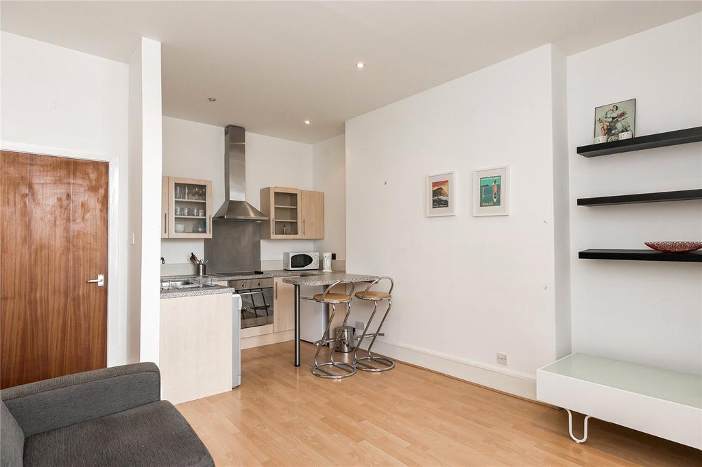 Lounge/Kitchen