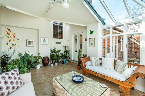21 Gateways, Guildford, GU1 2LF