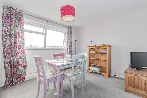 141 Wessex Drive, Erith, DA8 3AH