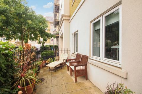 2 bedroom apartment for sale, Park Lodge Avenue, Kensington House, UB7