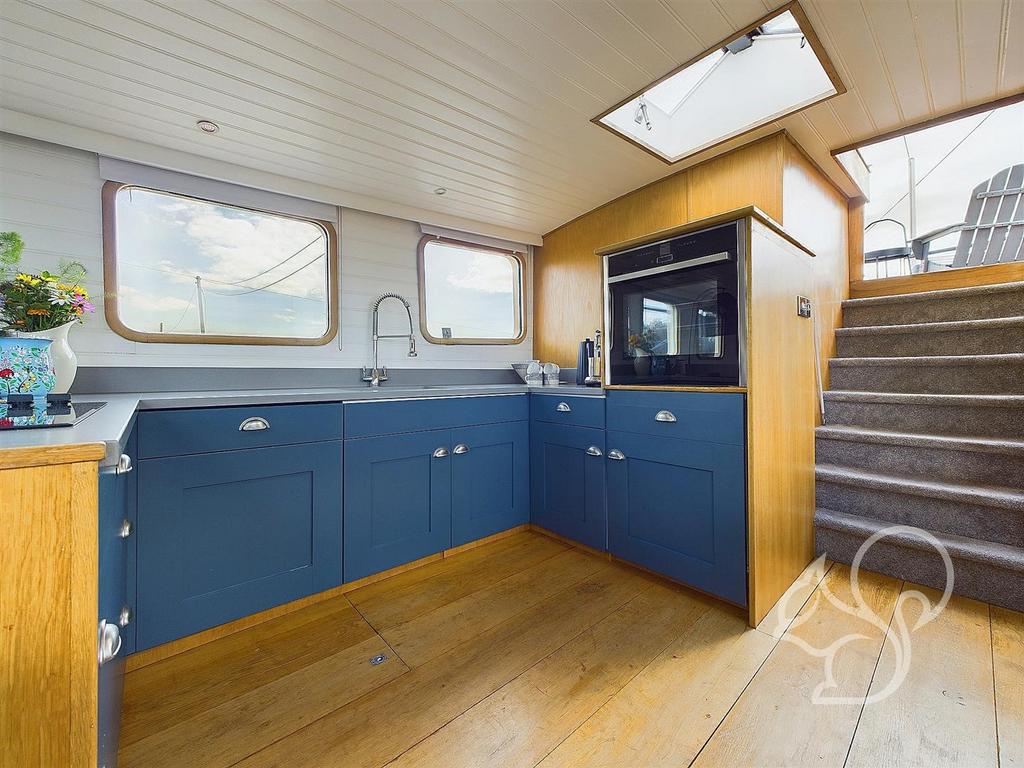 Galley/lower saloon