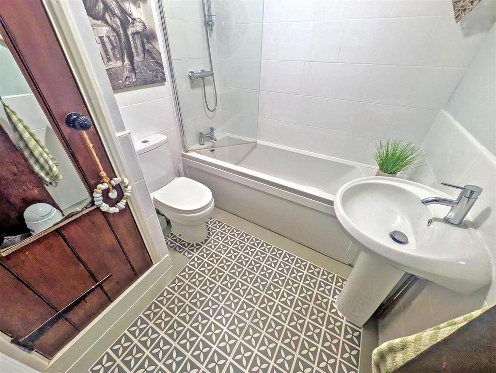 Bathroom 1.jpeg