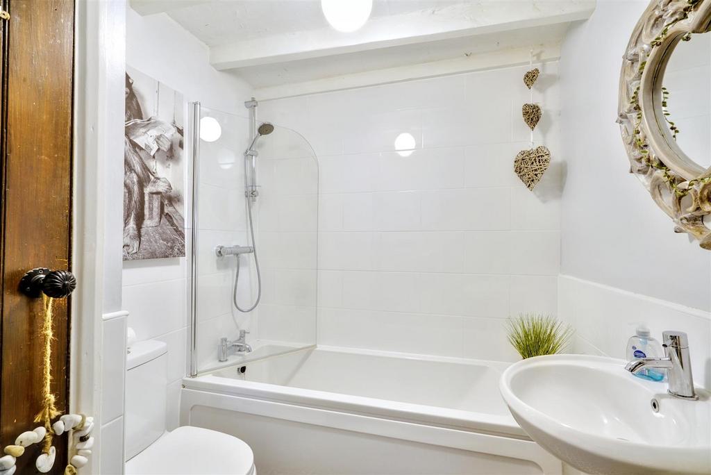 Bathroom 1 1.jpeg