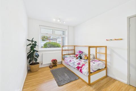 23 Barons Way, Northampton, NN2 8HP
