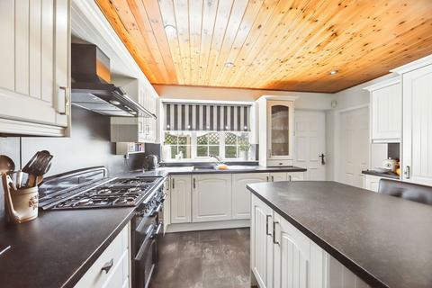 3 bedroom detached house for sale, Ouchthorpe Lane, Wakefield WF1