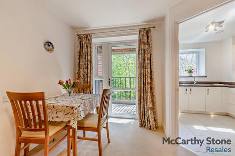 1 bedroom apartment for sale, Dukes Ride, Crowthorne, Berkshire,
