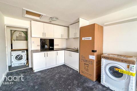 Studio to rent, Denby Way, READING