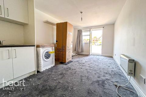 Studio to rent, Denby Way, READING