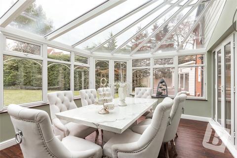 1 Birchfield, North Stifford, Grays, RM16 5UU