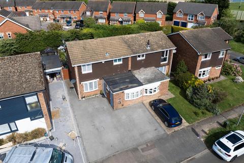 6 Fieldway, Bovingdon, Hemel Hempstead, HP3 0EY