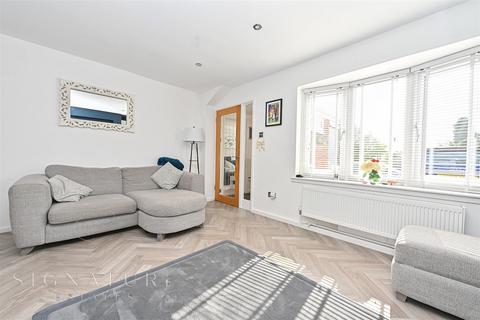 6 Fieldway, Bovingdon, Hemel Hempstead, HP3 0EY