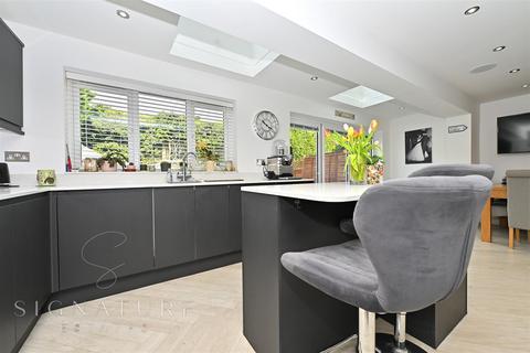 6 Fieldway, Bovingdon, Hemel Hempstead, HP3 0EY