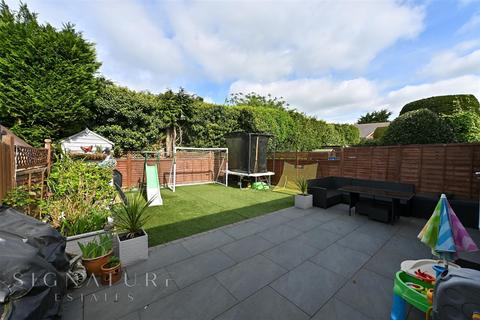 6 Fieldway, Bovingdon, Hemel Hempstead, HP3 0EY