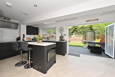 6 Fieldway, Bovingdon, Hemel Hempstead, HP3 0EY
