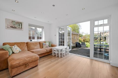 Garranmore Pine Grove, Weybridge, KT13 9BG