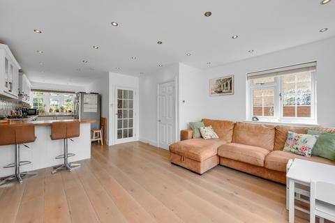 Garranmore Pine Grove, Weybridge, KT13 9BG