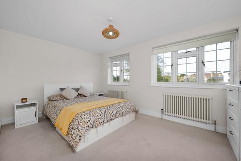 Garranmore Pine Grove, Weybridge, KT13 9BG