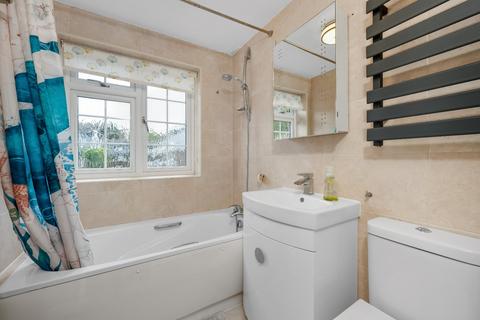 Garranmore Pine Grove, Weybridge, KT13 9BG