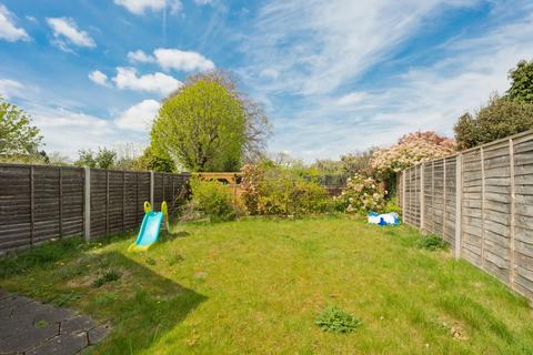 Garranmore Pine Grove, Weybridge, KT13 9BG